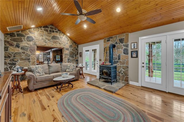 12036 SE Campbell Road, West Fork, AR 72774