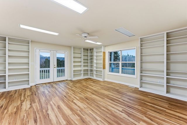 286 Mccombs Road, Murphy, NC 28906