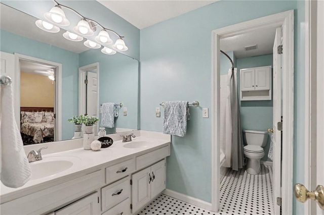 5304 Mullen Road, Shawnee, KS 66216