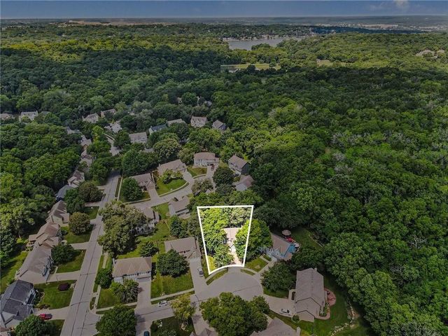 5304 Mullen Road, Shawnee, KS 66216
