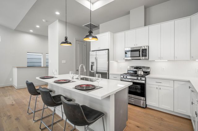 5233 Hillman Street B, Houston, TX 77023