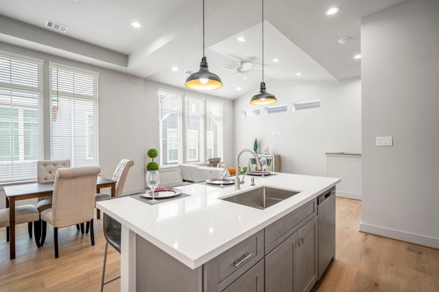 5233 Hillman Street B, Houston, TX 77023