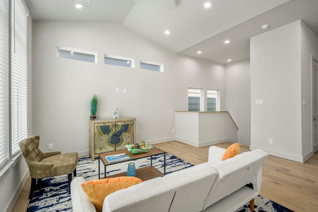 5233 Hillman Street B, Houston, TX 77023