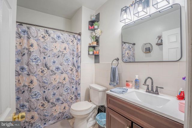 4037 E ROOSEVELT BLVD, Philadelphia, PA 19124