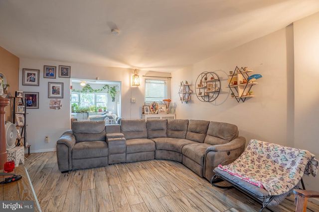 4037 E ROOSEVELT BLVD, Philadelphia, PA 19124