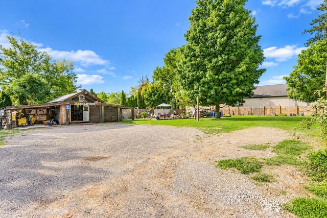 413 W Broad Street, Linden, MI 48451