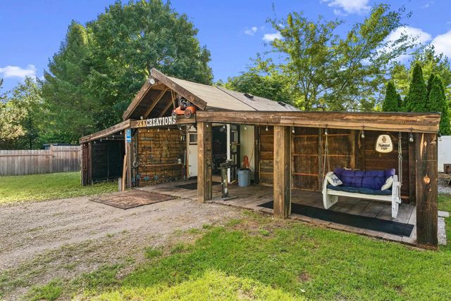 413 W Broad Street, Linden, MI 48451