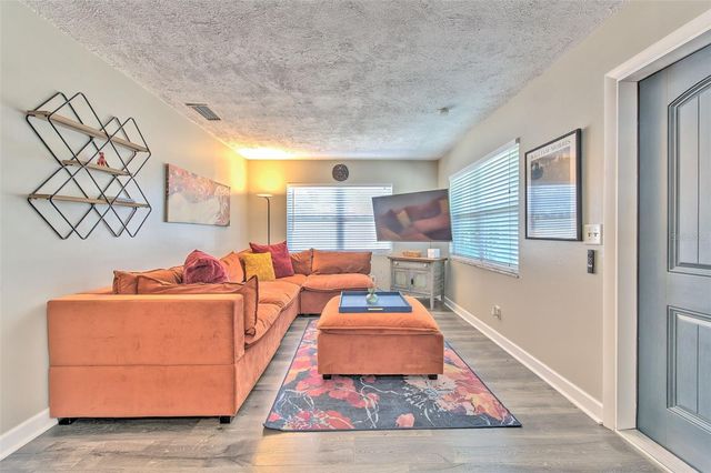 4502 W PEARL AVENUE, Tampa, FL 33611