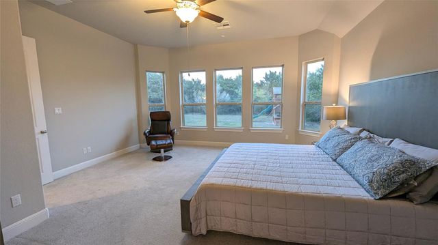 467 Jacksdaw DR, Austin, TX 78737