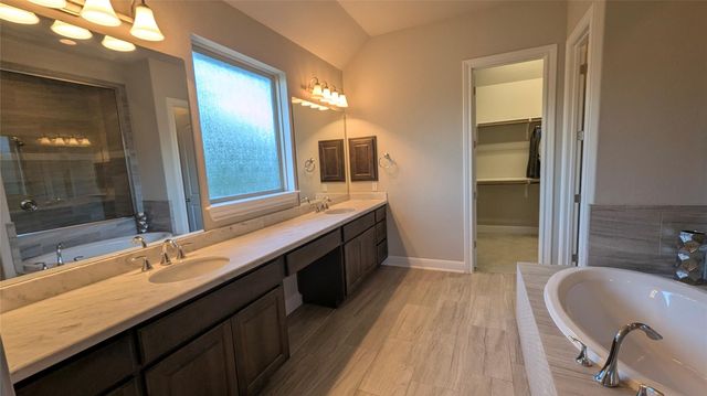 467 Jacksdaw DR, Austin, TX 78737