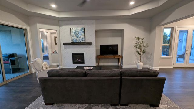 467 Jacksdaw DR, Austin, TX 78737