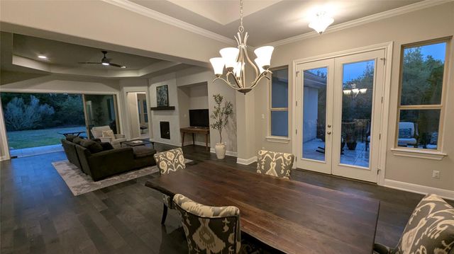 467 Jacksdaw DR, Austin, TX 78737