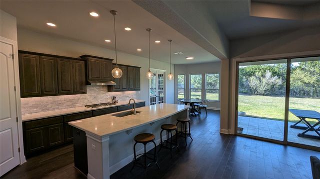 467 Jacksdaw DR, Austin, TX 78737