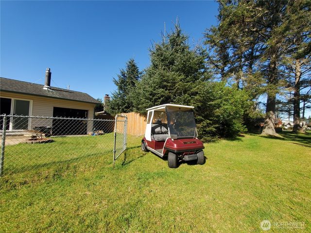 198 Octopus Avenue NE, Ocean Shores, WA 98569