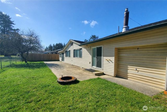 198 Octopus Avenue NE, Ocean Shores, WA 98569