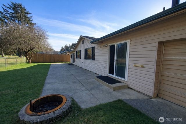 198 Octopus Avenue NE, Ocean Shores, WA 98569