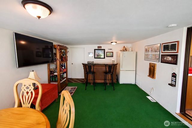 198 Octopus Avenue NE, Ocean Shores, WA 98569