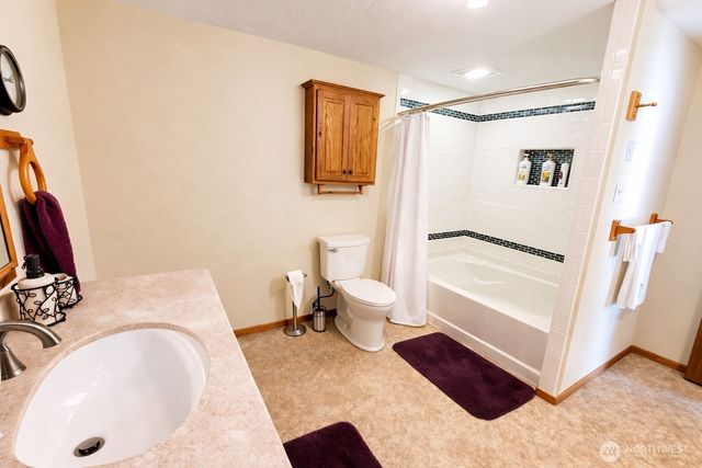 198 Octopus Avenue NE, Ocean Shores, WA 98569