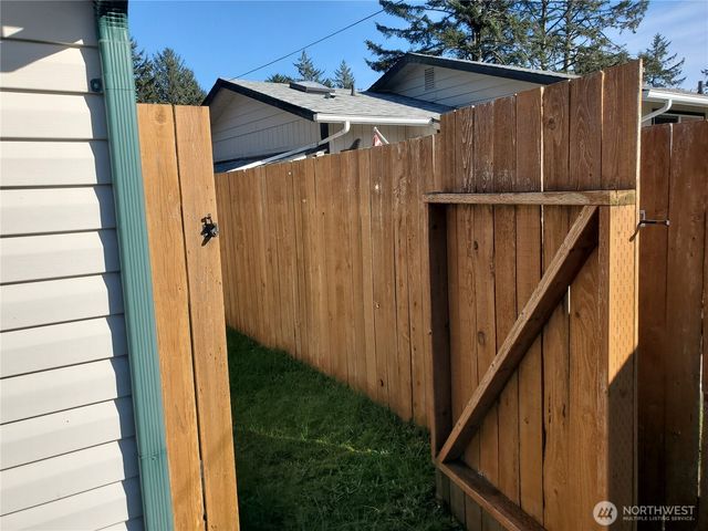 198 Octopus Avenue NE, Ocean Shores, WA 98569