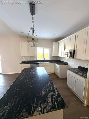 1306 Blue Ridge Parkway, White Lake Charter Township, MI 48383