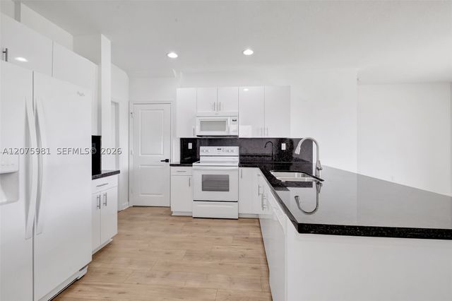 465 NE 194th Ter 465, Miami, FL 33179