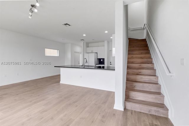 465 NE 194th Ter 465, Miami, FL 33179