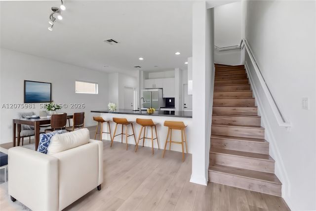 465 NE 194th Ter 465, Miami, FL 33179