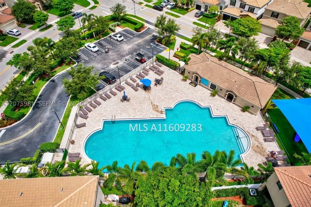 465 NE 194th Ter 465, Miami, FL 33179