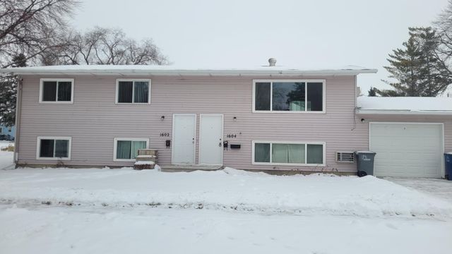 1602 6th Avenue N, Moorhead, MN 56560