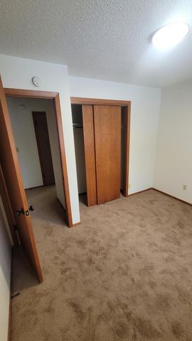 1602 6th Avenue N, Moorhead, MN 56560