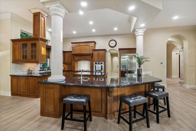 30 Turtle Cove Court, Kingwood, TX 77346
