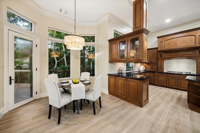 30 Turtle Cove Court, Kingwood, TX 77346