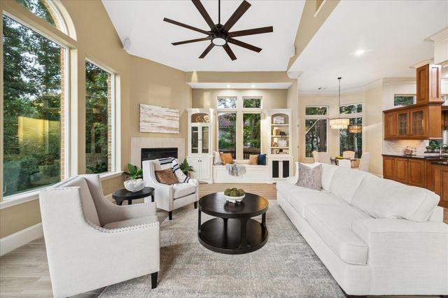 30 Turtle Cove Court, Kingwood, TX 77346