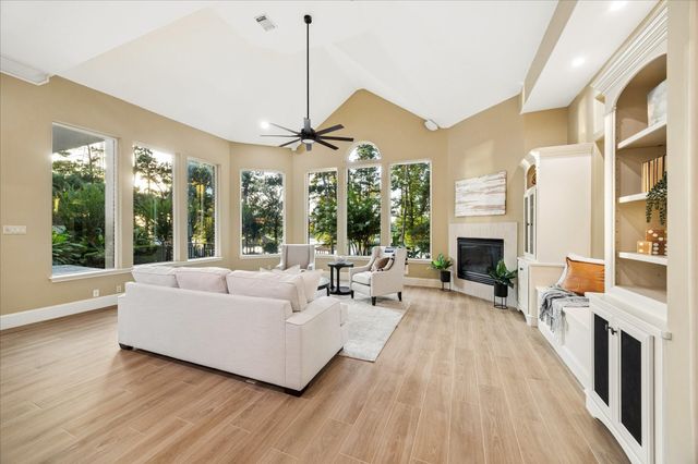 30 Turtle Cove Court, Kingwood, TX 77346