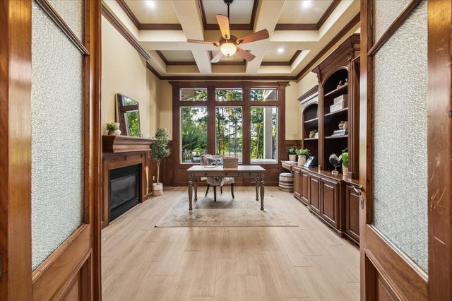 30 Turtle Cove Court, Kingwood, TX 77346