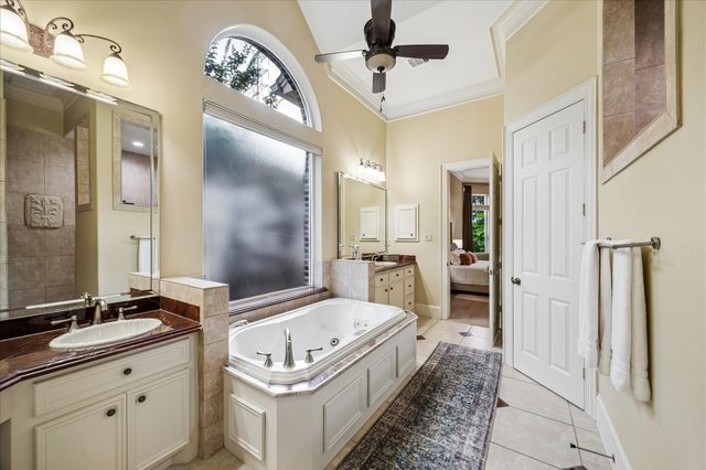 30 Turtle Cove Court, Kingwood, TX 77346