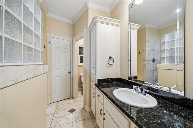 30 Turtle Cove Court, Kingwood, TX 77346