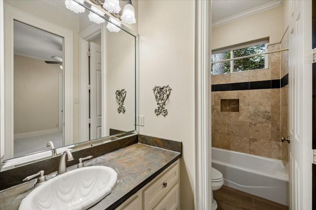 30 Turtle Cove Court, Kingwood, TX 77346