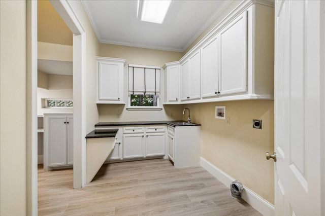 30 Turtle Cove Court, Kingwood, TX 77346
