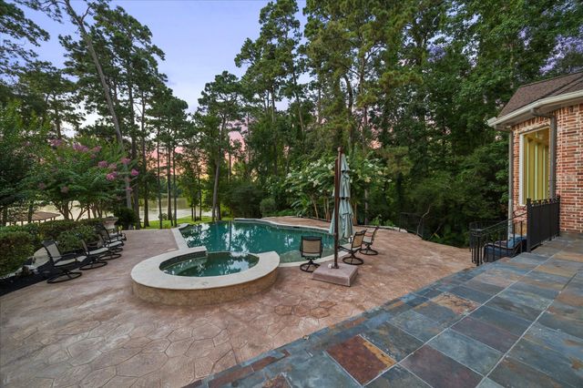 30 Turtle Cove Court, Kingwood, TX 77346