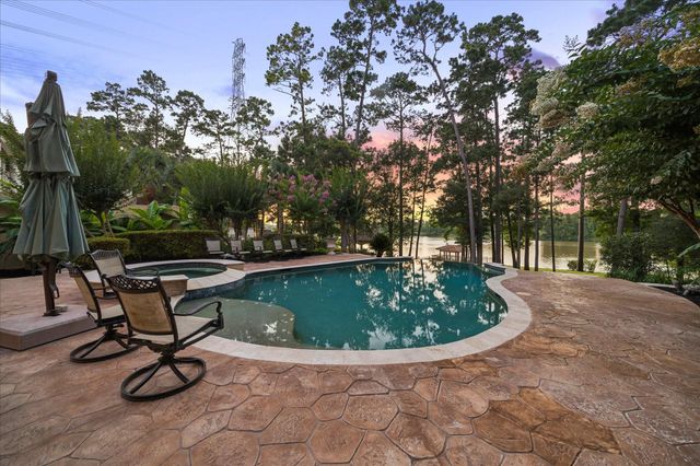 30 Turtle Cove Court, Kingwood, TX 77346