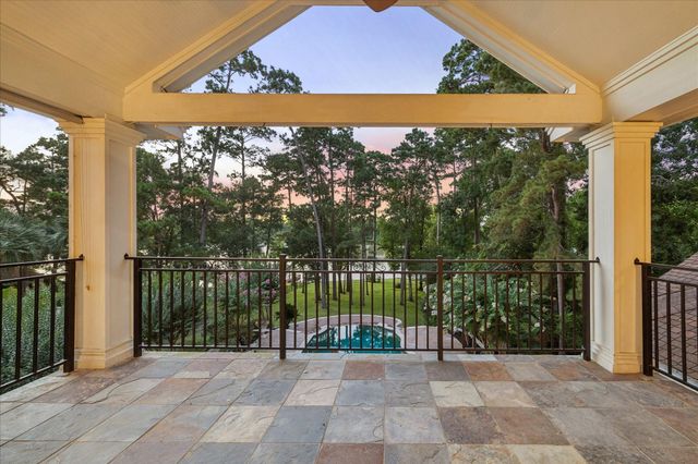30 Turtle Cove Court, Kingwood, TX 77346