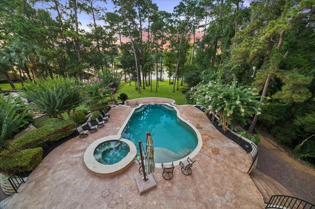 30 Turtle Cove Court, Kingwood, TX 77346