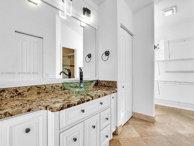 11407 S Lakeview Dr, Coral Springs, FL 33071