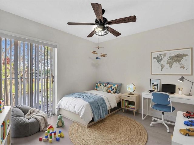 11407 S Lakeview Dr, Coral Springs, FL 33071