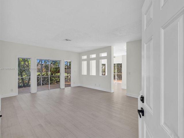 11407 S Lakeview Dr, Coral Springs, FL 33071