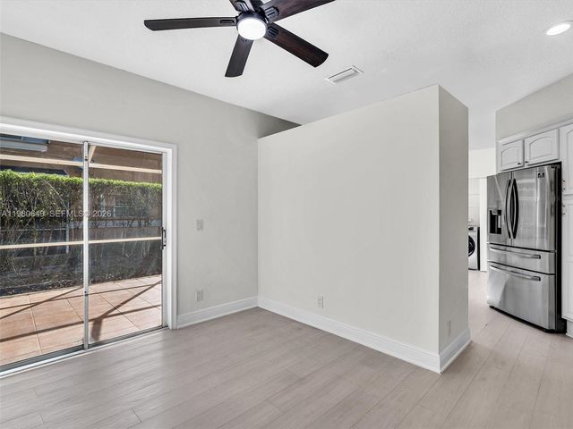 11407 S Lakeview Dr, Coral Springs, FL 33071