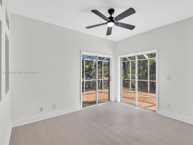 11407 S Lakeview Dr, Coral Springs, FL 33071