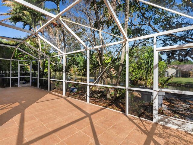 11407 S Lakeview Dr, Coral Springs, FL 33071