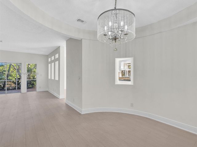 11407 S Lakeview Dr, Coral Springs, FL 33071